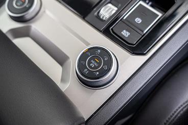 2019 Volkswagen Touareg - Thumbnail