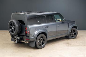 2024 Land Rover Defender - Thumbnail