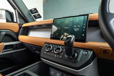 2024 Land Rover Defender - Thumbnail