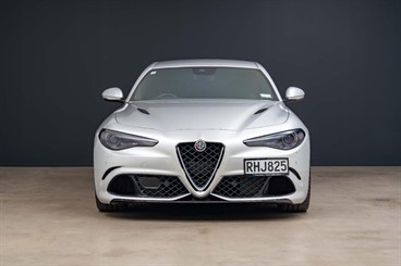 2018 Alfa Romeo Giulia - Thumbnail