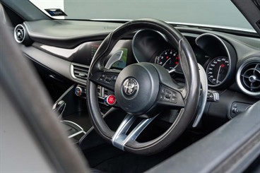 2018 Alfa Romeo Giulia - Thumbnail