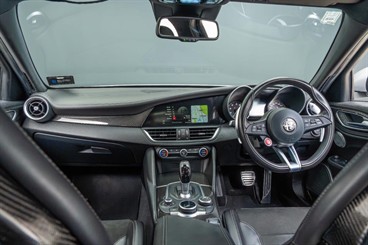 2018 Alfa Romeo Giulia - Thumbnail