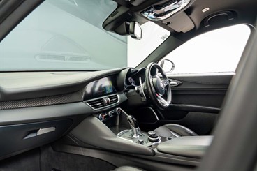 2018 Alfa Romeo Giulia - Thumbnail