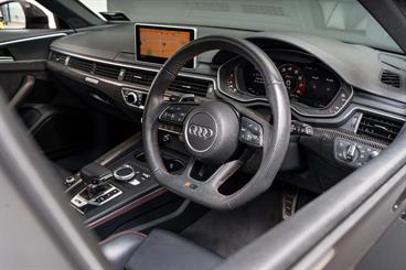 2019 Audi RS4 - Thumbnail