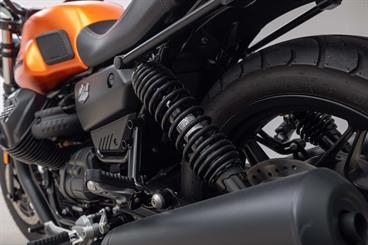 2023 Moto Guzzi V7 - Thumbnail