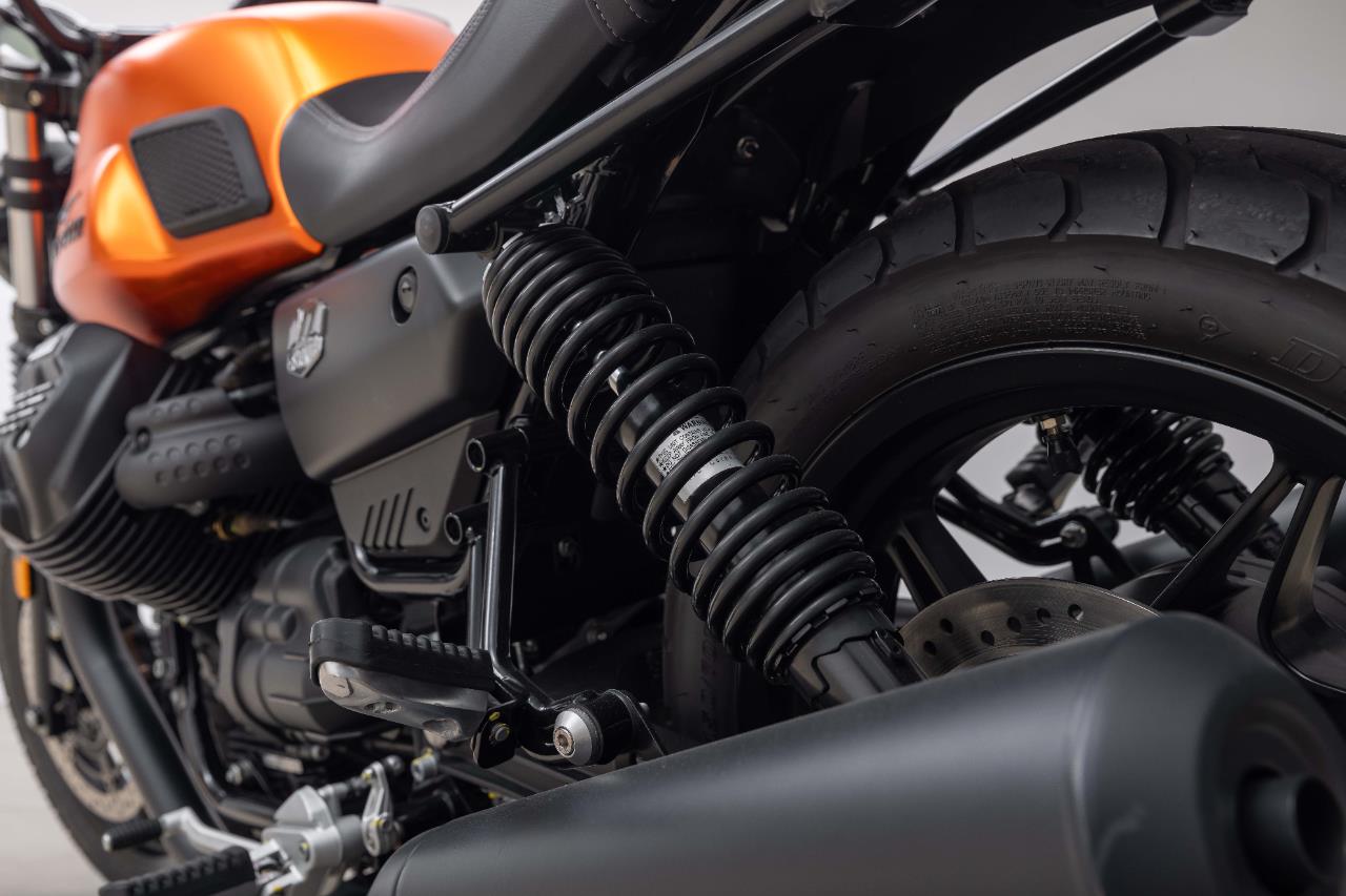 2023 Moto Guzzi V7