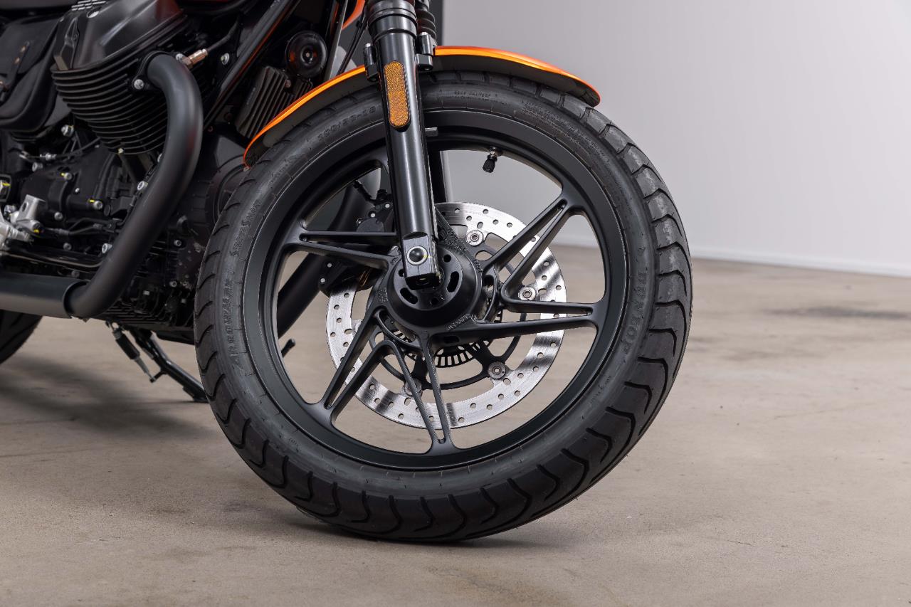 2023 Moto Guzzi V7