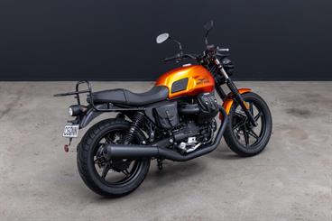2023 Moto Guzzi V7 - Thumbnail