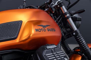 2023 Moto Guzzi V7 - Thumbnail