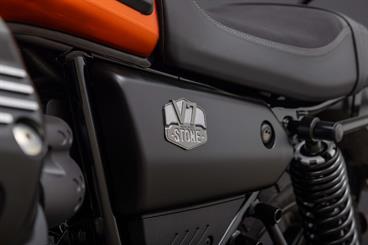 2023 Moto Guzzi V7 - Thumbnail