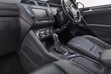 2016 Volkswagen Tiguan - Thumbnail
