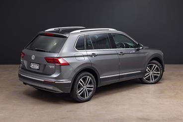 2016 Volkswagen Tiguan - Thumbnail