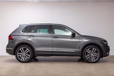 2016 Volkswagen Tiguan - Thumbnail