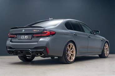 2022 BMW 5 Series - Thumbnail