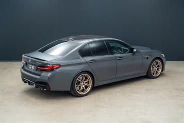 2022 BMW 5 Series - Thumbnail