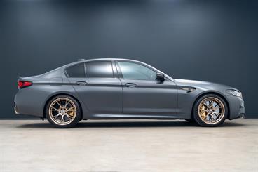 2022 BMW 5 Series - Thumbnail