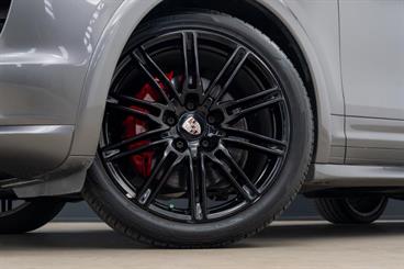 2012 Porsche Cayenne - Thumbnail