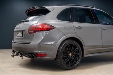 2012 Porsche Cayenne - Thumbnail