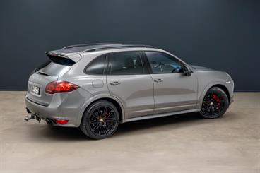 2012 Porsche Cayenne - Thumbnail