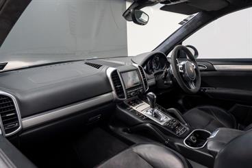 2012 Porsche Cayenne - Thumbnail