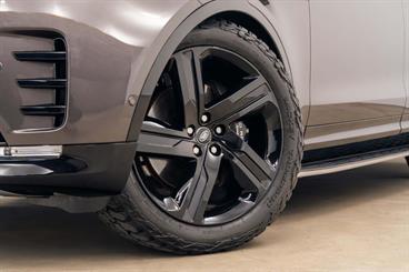 2025 Land Rover Discovery - Thumbnail