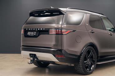 2025 Land Rover Discovery - Thumbnail