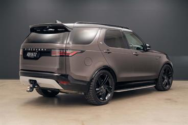 2025 Land Rover Discovery - Thumbnail
