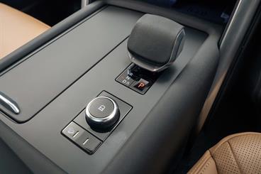 2025 Land Rover Discovery - Thumbnail