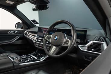 2023 BMW X7 - Thumbnail