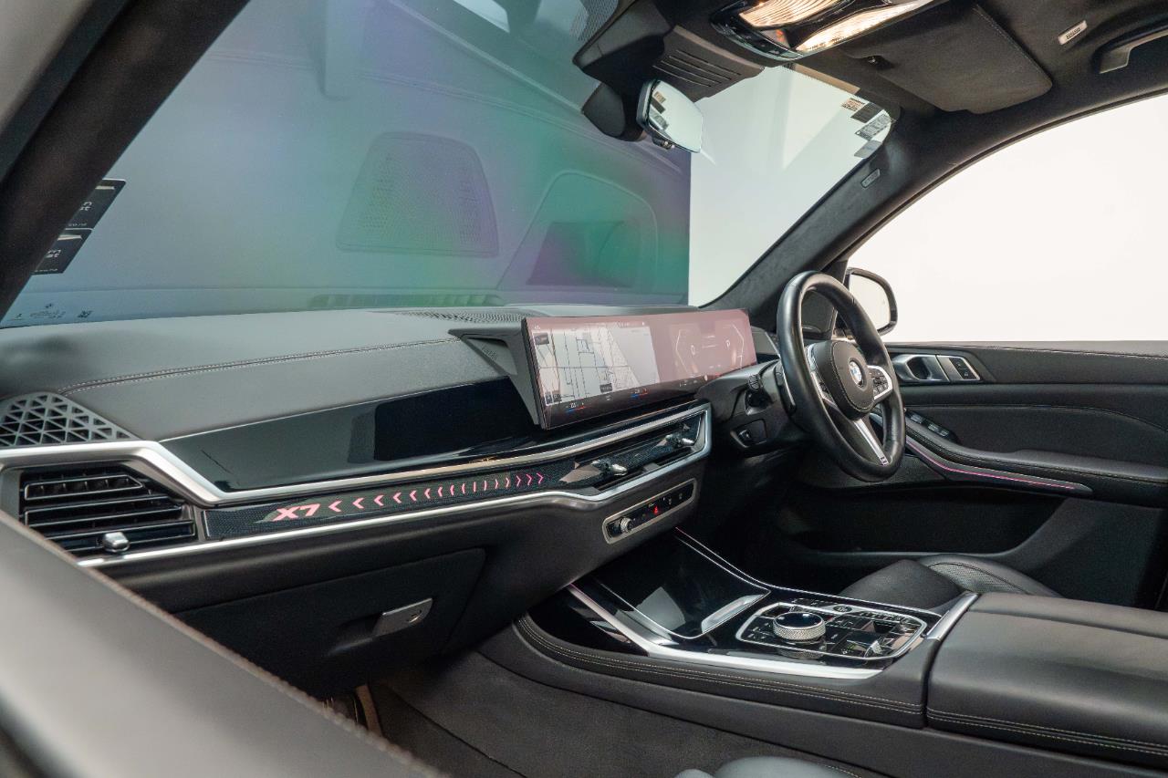 2023 BMW X7