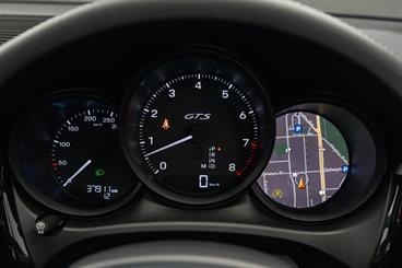 2022 Porsche Macan - Thumbnail