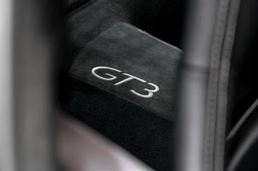 2018 Porsche 911 - Thumbnail