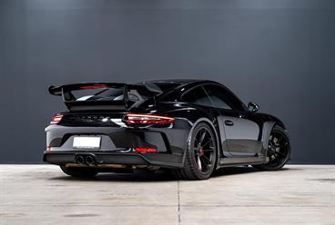 2018 Porsche 911 - Thumbnail