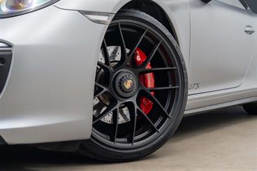 2018 Porsche 911 - Thumbnail