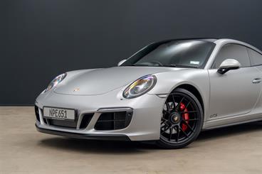 2018 Porsche 911 - Thumbnail