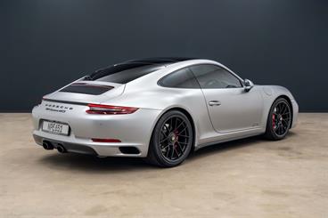 2018 Porsche 911 - Thumbnail