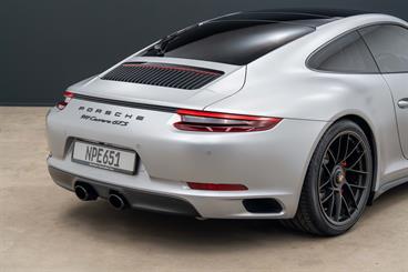 2018 Porsche 911 - Thumbnail