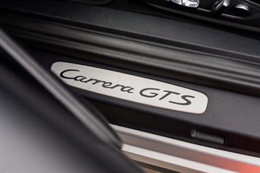 2018 Porsche 911 - Thumbnail