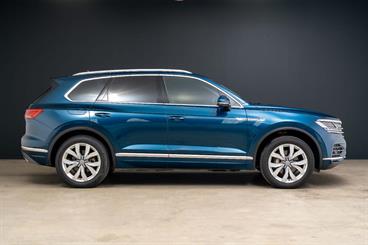 2018 Volkswagen Touareg - Thumbnail
