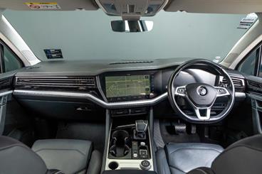 2018 Volkswagen Touareg - Thumbnail