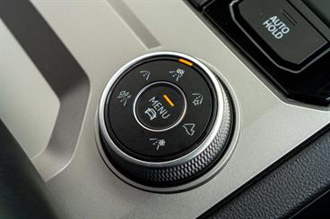 2018 Volkswagen Touareg - Thumbnail