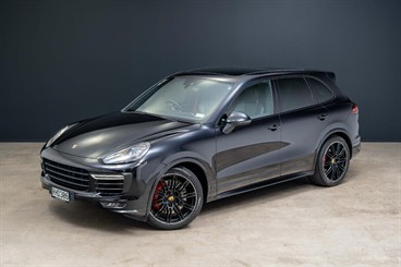 2017 Porsche Cayenne - Thumbnail