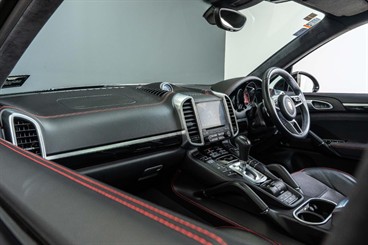 2017 Porsche Cayenne - Thumbnail