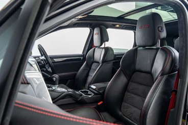 2017 Porsche Cayenne - Thumbnail