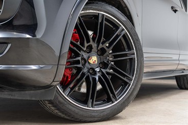 2017 Porsche Cayenne - Thumbnail