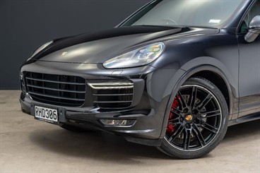 2017 Porsche Cayenne - Thumbnail