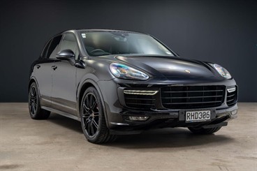 2017 Porsche Cayenne - Thumbnail