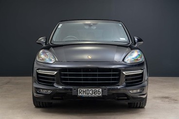2017 Porsche Cayenne - Thumbnail