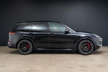 2017 Porsche Cayenne - Thumbnail