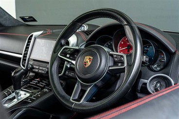 2017 Porsche Cayenne - Thumbnail